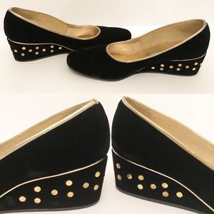 Jack Rogers Vintage classic black & gold velvet round toe wedges Size 8.5